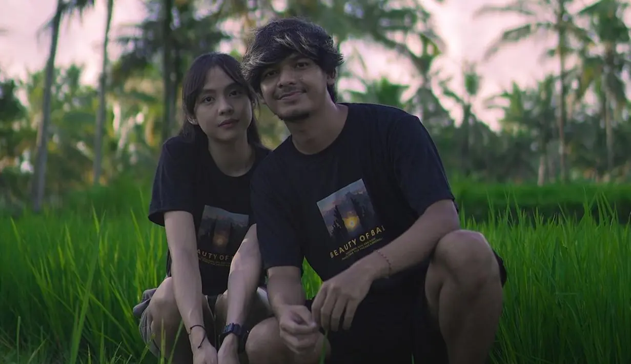 Alffy Rev dan Linka sendiri diketahui menikah pada 5 Januari 2019 lalu. Bahkan, resepsi yang digelar keesokan harinya menjadi perhatian banyak netizen hingga viral di media sosial. (Liputan6.com/IG/@alffy_rev)