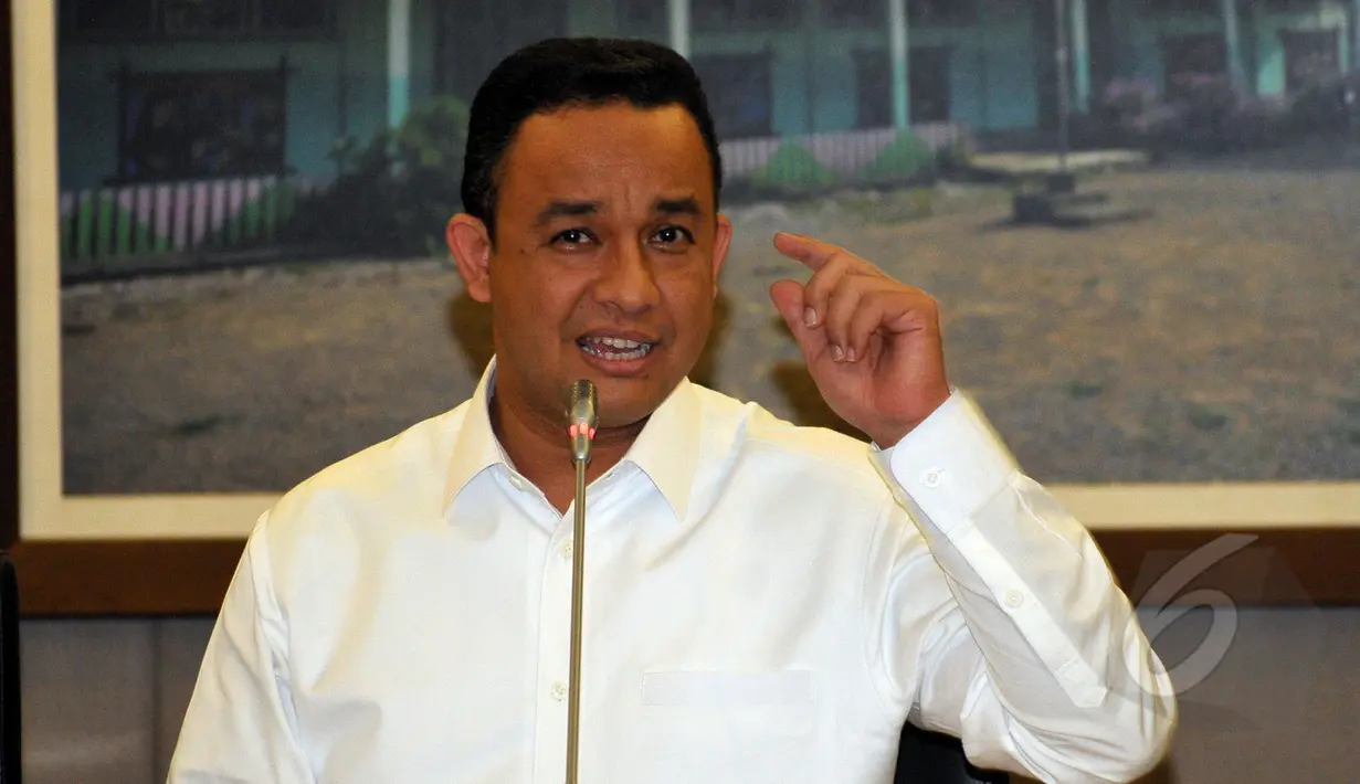 Mendikbud, Anies Baswedan memberikan pesan khusus untuk peserta ujian nasional (UN) 2015 di Kemendikbud, Jakarta, Kamis (9/4/2015). Anies berpesan agar peserta ujian belajar dengan keras dan tidur yang cukup sebelum ujian. (Liputan6.com/Yoppy Renato)