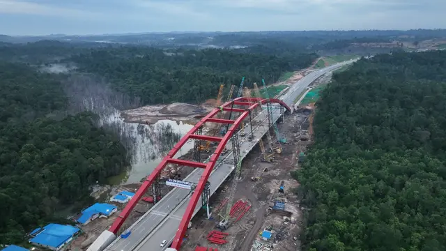 Pembangunan Jembatan Dirgahayu di Jalan Tol IKN oleh PT Waskita Karya (Persero) Tbk. (Dok WSKT)