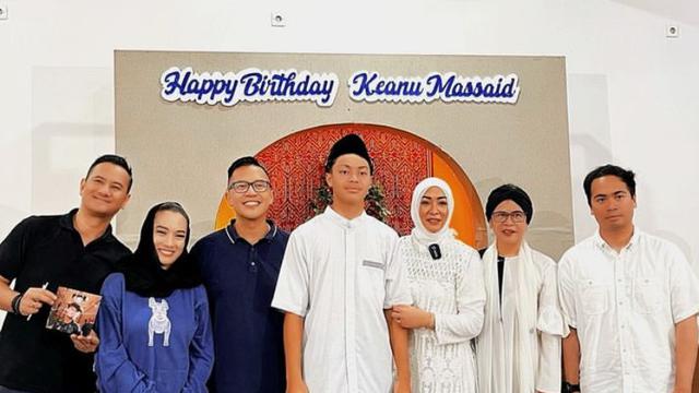 Angelina Sondakh Rayakan Ulang Tahun Keanu Massaid ke 15. [@angelinasondakh09]