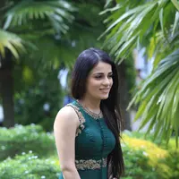 Aktris cantik asal India Radhika Madan tengah berbahagia karena barusaja berulang tahun yang ke-22. Meskipun tidak bisa merayakannya bersama keluarga dan sahabat terdekat, namun ia tetap bahagia. (Adrian Putra/Bintang.com)