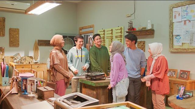 Jelang Episode Terakhir, Ini 6 Momen Kebersamaan Pemain Serial Ustad Millenial