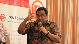 Chairman Panasonic Rachmat Gobel saat melakukan diskusi dengan beberapa sumber di Jakarta, Sabtu (6/2). Diskusi tersebut membahas PHK dan Perekonomian yang mana banyak Investor asing hengkang dari Indonesia. (Liputan6.com/Angga Yuniar)