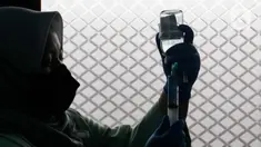 Perawat mengecek saturasi oksigen pasien Demam Berdarah Dengue di Rumah Sakit Umum Daerah (RSUD) Tamansari, Jakarta Barat, Kamis (28/3/2024). (Liputan6.com/Herman Zakharia)
