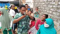 Warga Desa Ambunten Timur, Kecamatan Ambunten, Sumenep, Madura, Jawa Timur, punya cara sendiri dalam menangkal virus corona (Covid-19). (Liputan6.com/ Fahrul)