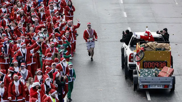 Berkostum Santa Claus, Ribuan Orang Banjiri Jalanan Kota Madrid untuk Lari Amal