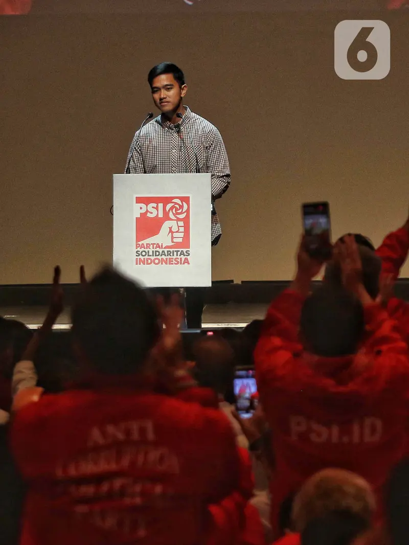 Wakil Ketua Umum Partai Garuda Teddy Gusnaidi pun menyebut, sampai saat ini, sudah ada enam anak Presiden RI yang menjadi Ketua Umum Partai Politik (parpol), bukan hanya putra bungsu Jokowi, Kaesang Pangarep.