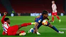 Sayangnya, kemenangan ini tidak cukup mengantar Blaugrana ke final karena mereka kalah agregat 3-4. (AP Photo/Joan Monfort)