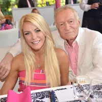 Sebelum meninggal, Hugh Hefner berpacaran dengan Crystal Harris dari tahun 2008 dan menikah tahun 2012. Hugh Hefner adalah pria kelahiran 1926 dan Crystal 1986. Beda umur mereka 40 tahun.(CHARLEY GALLAY / GETTY IMAGES NORTH AMERICA / AFP)
