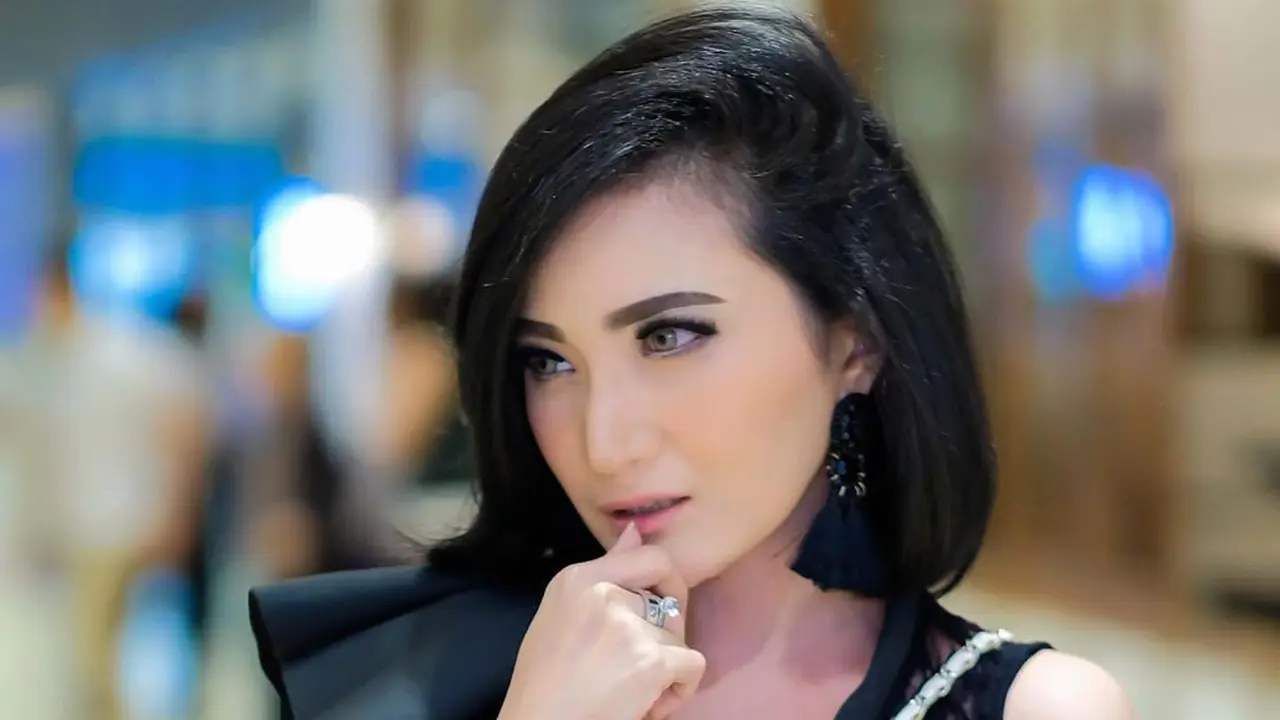 Lama Vakum, Ini 7 Potret Terbaru Kiki Amalia yang Masih Betah Sendiri