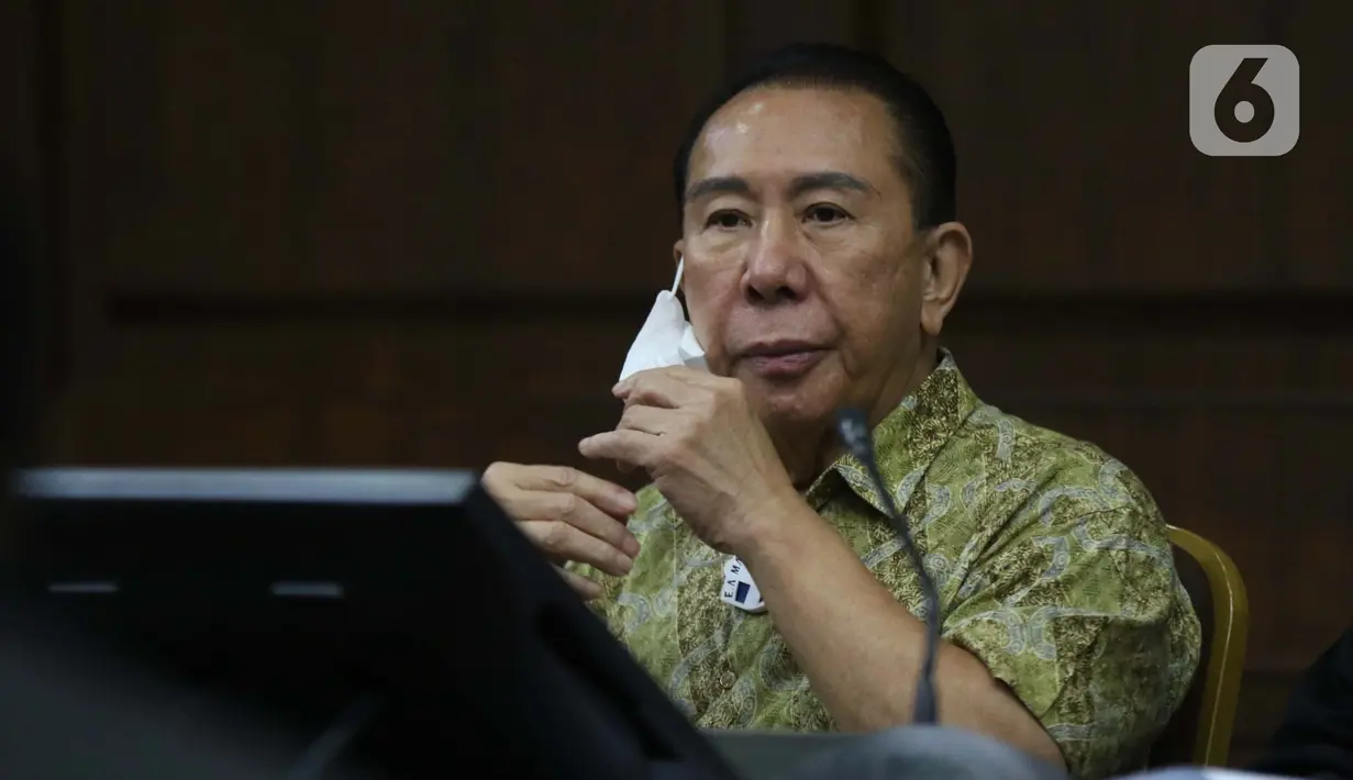 Terdakwa suap penghapusan nama terpidana perkara pengalihan hak tagih atau cessie Bank Bali dari daftar red notice Polri, Djoko Soegiarto Tjandra saat menjalani sidang lanjutan di Pengadilan Tipikor Jakarta, Kamis (19/11/2020). Sidang mendengar keterangan saksi. (Liputan6.com/Helmi Fithriansyah)