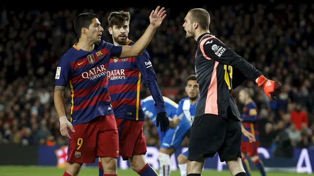 Penyerang Barcelona Luis Suarez terancam dihukum karena dinilai wasit mengucapkan kata-kata tak pantas kepada pemain Espanyol, saat kedua kubu bertemu di ajang Copa del Rey, di Camp Nou, Rabu (6/1/2016).