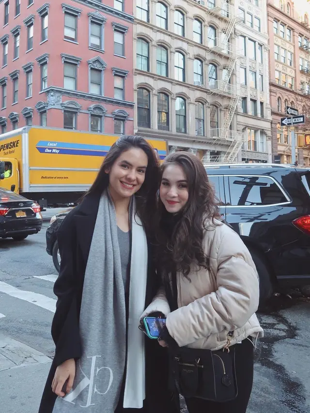 Liburan di New York, Ini 6 Potret Persahabatan Steffi Zamora dan Elina Joerg