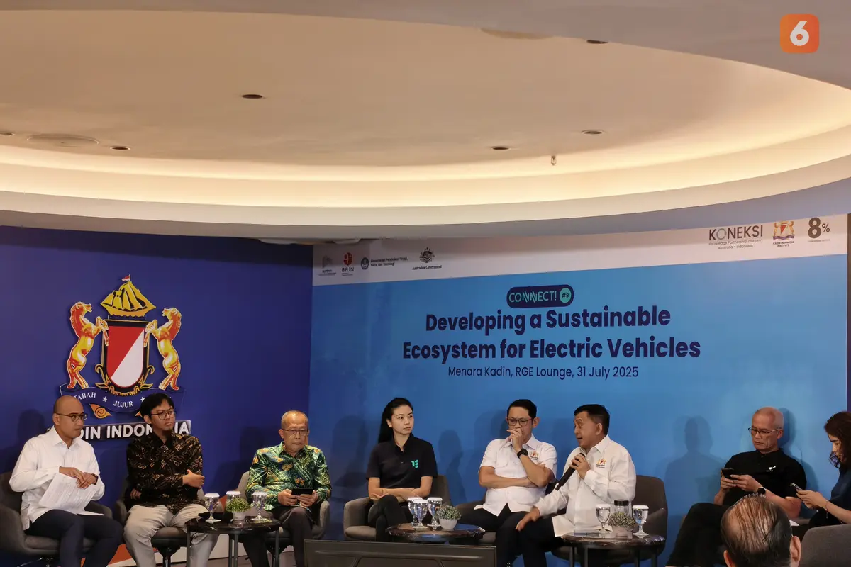 Diskusi Connect! #9: Developing a Sustainable Ecosystem for Electric Vehicles, yang digelar oleh KONEKSI bersama KADIN Indonesia yang dilaksanakan di Menara KADIN (Liputan6.com/Muhamad Ridwan)