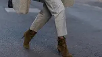 4 Ide Padanan Busana Saat Memakai Sepatu Boots