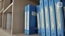Deretan buku braille tertata di rak Perpustakaan Yayasan Mitra Netra, Jakarta, Selasa (3/12/2019). Perpustakaan Mitra Netra menyajikan buku-buku khusus penyandang tunanetra, seperti buku braille, buku audio digital, dan buku elektronik. (merdeka.com/Iqbal S Nugroho)