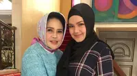 Siti Nurhaliza dikunjungi Hetty Koes Endang [foto: instagram/hke57]