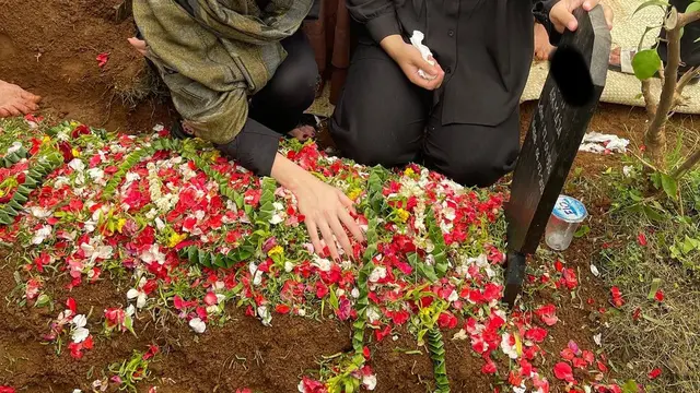 Elina Joerg berkabung karena sang Mimih meninggal dunia (Foto: instagram elinaaaaajoerg)