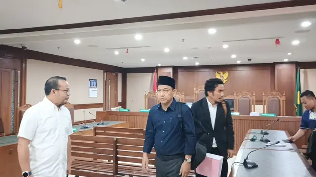 Mantan Ketua Ombudsman Republik Indonesia (ORI) Hery Susanto saat menjalani sidang di Pengadilan Tindak Pidana Korupsi pada Pengadilan Negeri Jakarta Pusat, Kamis (24/9/2026). (Liputan6.com/Dimas)