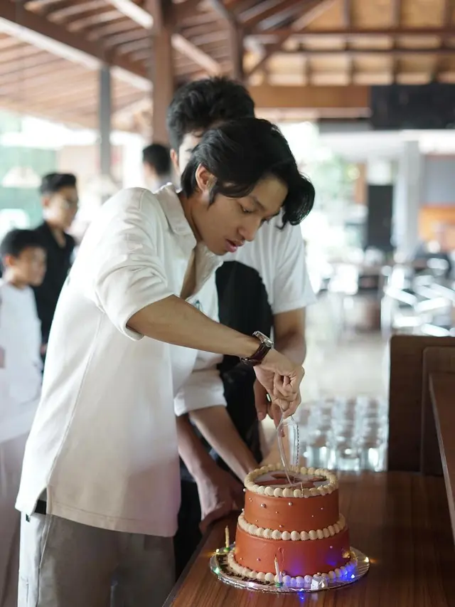 Potret Keisha Alvaro Dapat Kejutan di Ultah Ke-20 Tahun, Ungkap Sudah Terima 8 Kue