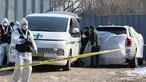 Polisi menyelidiki mobil tempat jenazah aktor Korea Selatan Lee Sun Kyun ditemukan meninggal di sebuah taman di pusat Kota Seoul, Korea Selatan, Rabu (27/12/2023). Kantor berita Yonhap melaporkan aktor Korea Selatan Lee Sun Kyun, yang terkenal karena perannya dalam film pemenang Oscar "Parasite", ditemukan meninggal pada 27 Desember 2023 karena diduga bunuh diri. (Yonhap/AFP)