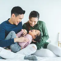 Memberikan yang terbaik untuk buah hati tercinta./Copyright shutterstock.com/g/tool51