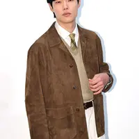 Melihat gaya perdana Ryu Jun Yeol usia kena kontroversi transit love (@tenasia_official)