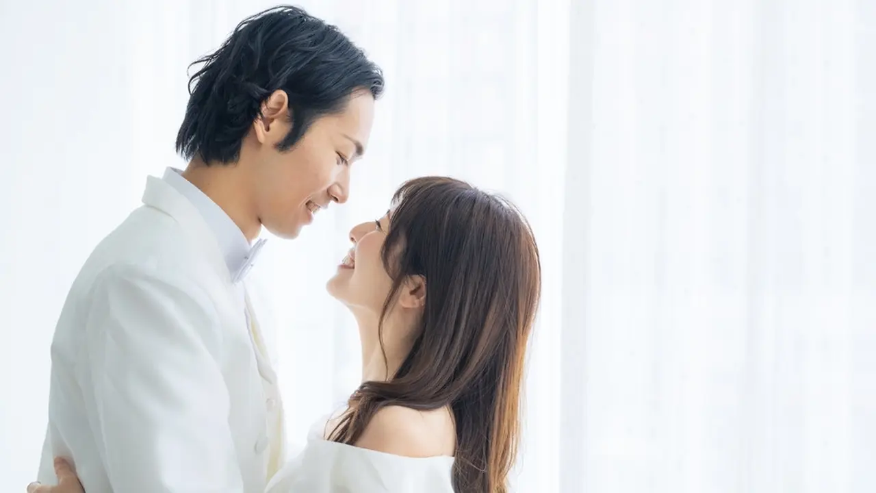 couple bahagia kencan romantis
