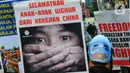Massa yang tergabung dalam Aliansi Mahasiswa Islam (AMI) melakukan aksi unjuk rasa di depan Kedutaan Besar (kedubes) China, Kuningan, Jakarta Selatan, Jumat (3/2/2023). Aksi ini untuk menuntut Pemerintah China bertanggung jawab atas kematian ratusan muslim Uighur dalam tragedi berdarah Ghulja pada 5 Febuari 1997. (merdeka.com/Imam Buhori)