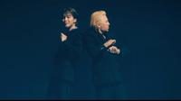 Taeyang Big Bang akhirnya resmi merilis lagu kolaborasi dengan Jimin BTS berjudul Vibe. Bahkan, usai dirilis lagu tersebut menjadi trending di berbagai platform musik Korea Selatan hingga internasional serta menjadi trending nomor 1 worldwide di YouTube. (Liputan6.com/YouTube/THEBLACKLABEL)