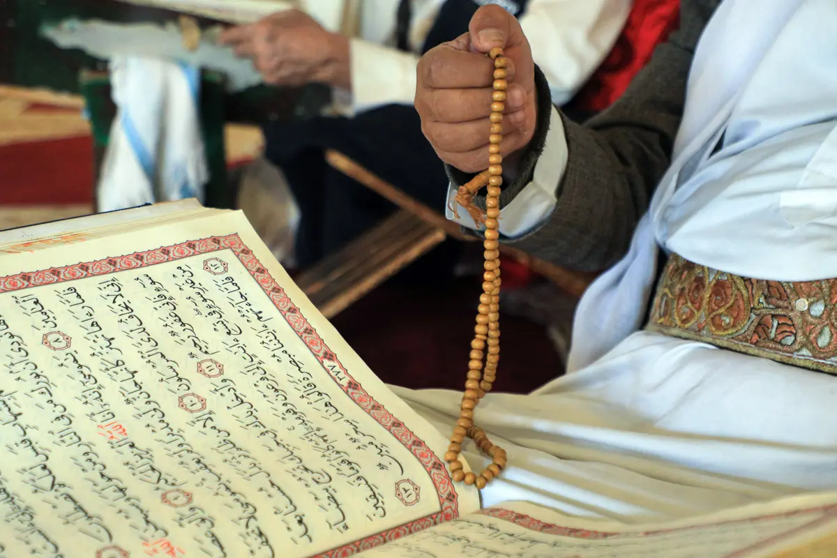 Tadarus Al-Qur’an Raksasa di Masjid Yaman