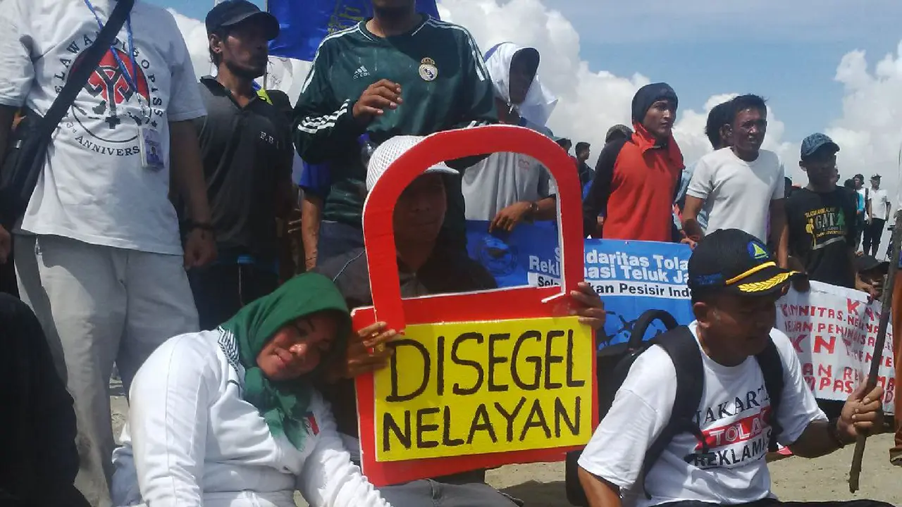Duduk Bersila, Nelayan Segel Pulau Reklamasi