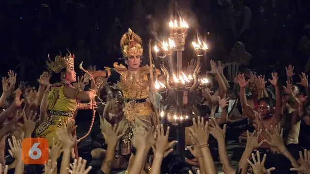 Hasil foto malam hari dengan Galaxy S24 Ultra untuk memotret tari kecak (Liputan6.com/ Agustin Setyo Wardani)