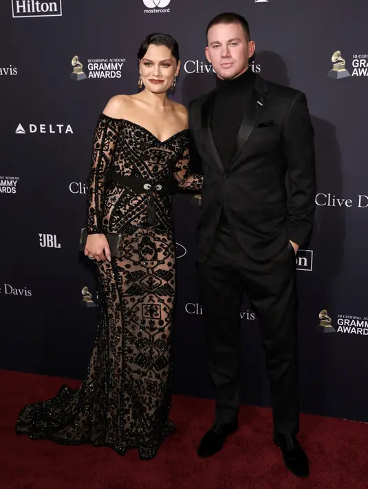Penyanyi Jessie J dan aktor Channing Tatum menghadiri Pre-Grammy Gala dan acara penghormatan untuk ikon industri musik di Beverly Hills, California, Minggu (25/1/2020). Dua bulan setelah putus, kini Jessie J dan Channing Tatum kembali memamerkan kemesraan di red carpet. (Mark Von Holden/Invision/AP)