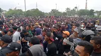 Warga Melayu se-Sumatera berunjukrasa menolak relokasi kampung-kampung tua Melayu demi investasi. Foto: liputan6.com/ajang nurdin&nbsp;