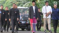 Presiden Joko Widodo bersiap salat id Hari Raya Idul Fitri 1 Syawal 1439 H di di Kebun Raya Bogor, Jumat (15/6). Jokowi salat id bersama Ibu Negara Iriana dan anak keduanya Kahiyang Ayu serta menantunya Bobby Nasution. (Merdeka.com/Arie Basuki