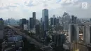 <p>Deretan gedung bertingkat terlihat dari jendela gedung pencakar langit di kawasan Jakarta, Kamis (2/5/2019). Sebagian besar atau 42 persen dari gedung-gedung pencakar langit memiliki ketinggian di atas 150 meter umumnya digunakan untuk perkantoran. (Liputan6.com/Angga Yuniar)</p>