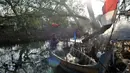 Bencana abrasi yang terjadi sejak 2008 semakin pahit dirasakan oleh warga Kampung Beting, Desa Pantai Bahagia, Muara Gembong, Bekasi, dan kini sebagian warga satu per satu terpaksa meninggalkan tempat tinggal mereka karena bangunan rumah rusak dan rapuh oleh air laut. (merdeka.com/Iqbal S Nugroho)