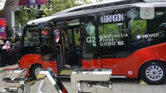 Sedikitnya 30 mobil listrik beroperasi dan dimulai dari sejumlah titik (Liputan6.com/Teddy Tri Setio Berty)