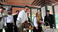 Di Hari Pahlawan, Anies Baswedan Ziarah ke Makam Ali Sadikin