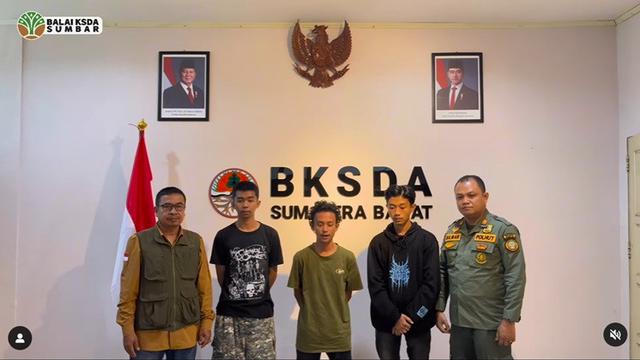 Pendakian Gunung Marapi Sumbar Resmi Ditutup Permanen, Sanksi bagi Pendaki Ilegal Masih Dikaji