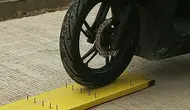 Tes Melewati 6.000 Paku, Sejauh Mana Ban Motor Mampu Bertahan?
