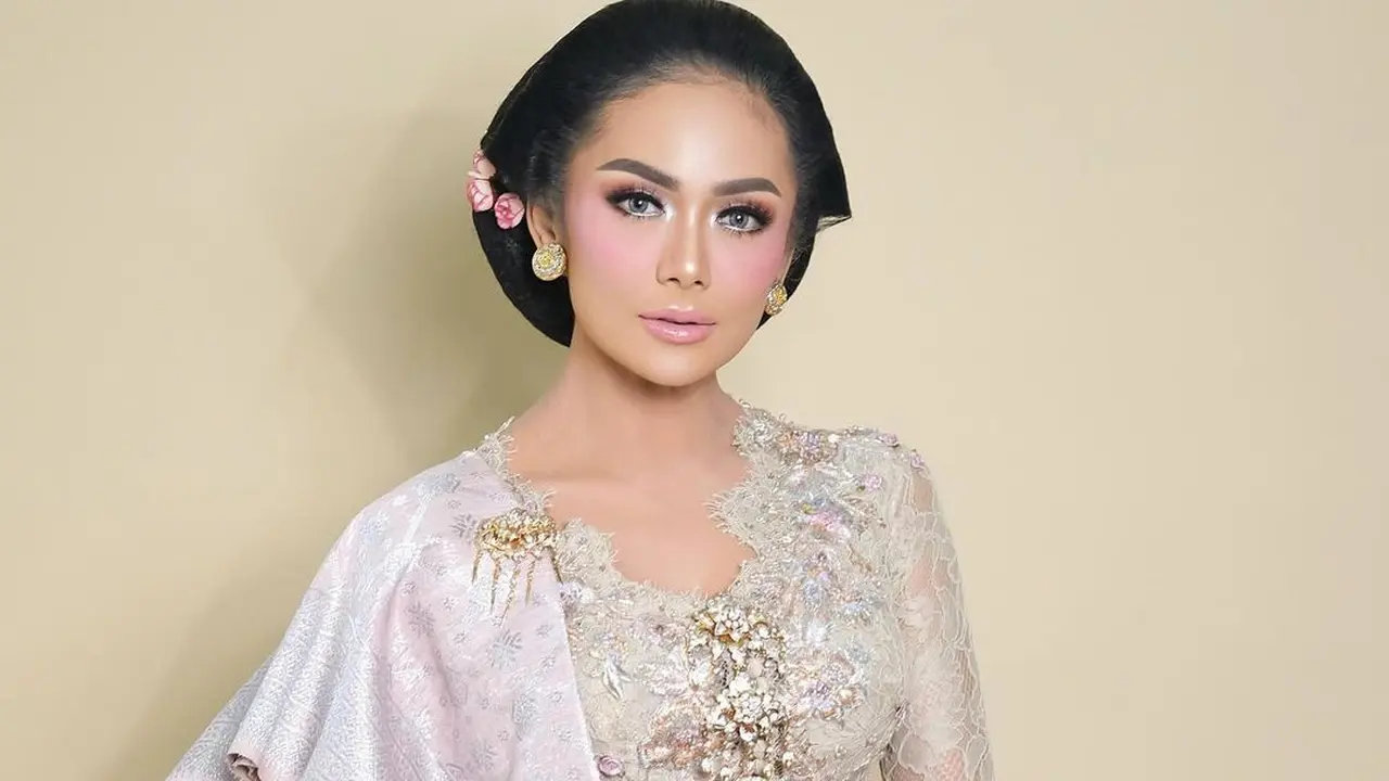 10 Inspirasi Kebaya Krisdayanti yang Bikin Tampil Anggun Bak Ningrat, Mana yang Jadi Favoritmu?