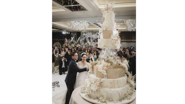 Hamil Anak Pertama, Ini 6 Potret Mesra Yuanita Christiani Bareng Suami