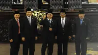 Ketua MPR Zulkifli Hasan dan empat Wakil Ketua MPR masing-masing H. Mahyuddin, Evert Erenst Mangindaan, Hidayat Nur Wahid, dan Oesman Sapta, Jakarta, (8/10/14). (Liputan6.com/Andrian M Tunay) 