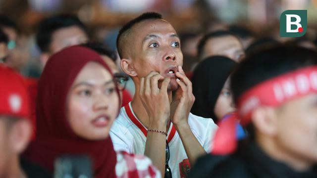 Foto: Ragam Ekspresi Suporter Timnas Indonesia saat Nobar Pertandingan Melawan China di Kualifikasi Piala Dunia 2026
