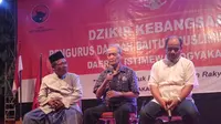 Ahmad Syafii Maarif saat menjadi salah satu pengisi acara Zikir Kebangsaan di halaman kantor DPD PDIP DIY, Rabu, 24 Mei 2017 malam. (Liputan6.com/Switzy Sabandar)