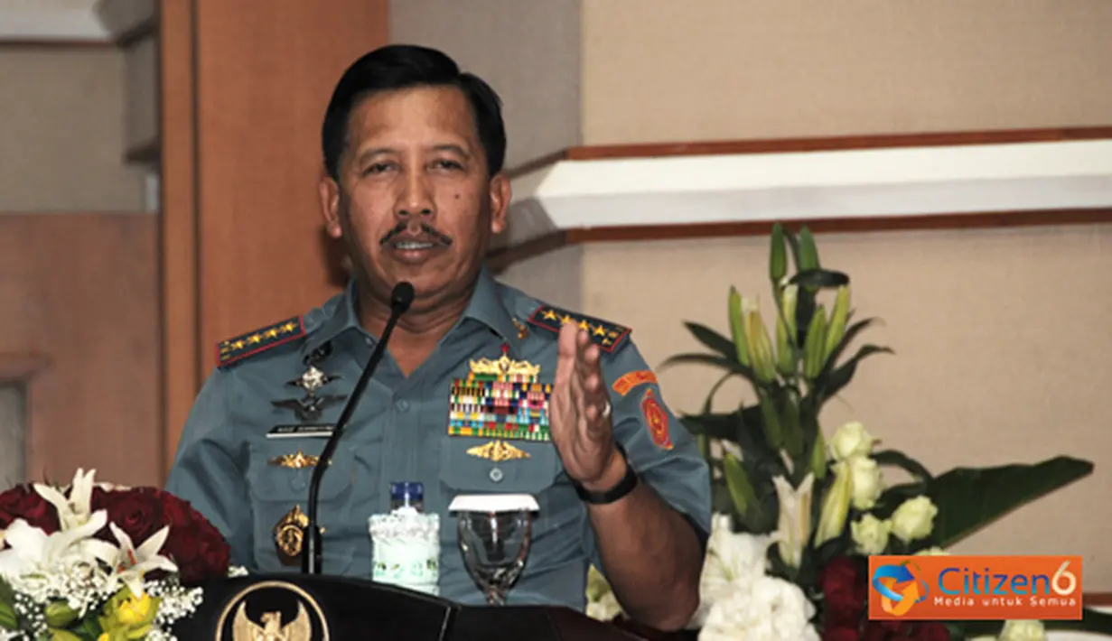 Citizen6, Magelang: Panglima TNI Laksamana TNI Agus Suhartono memberikan pembekalan kepada 836 Capaja TNI dan Polri di Gedung A.H. Nasution Akmil Magelang, Jawa tengah, Rabu (11/7) sore. (Pengirim: Badarudin Bakri).