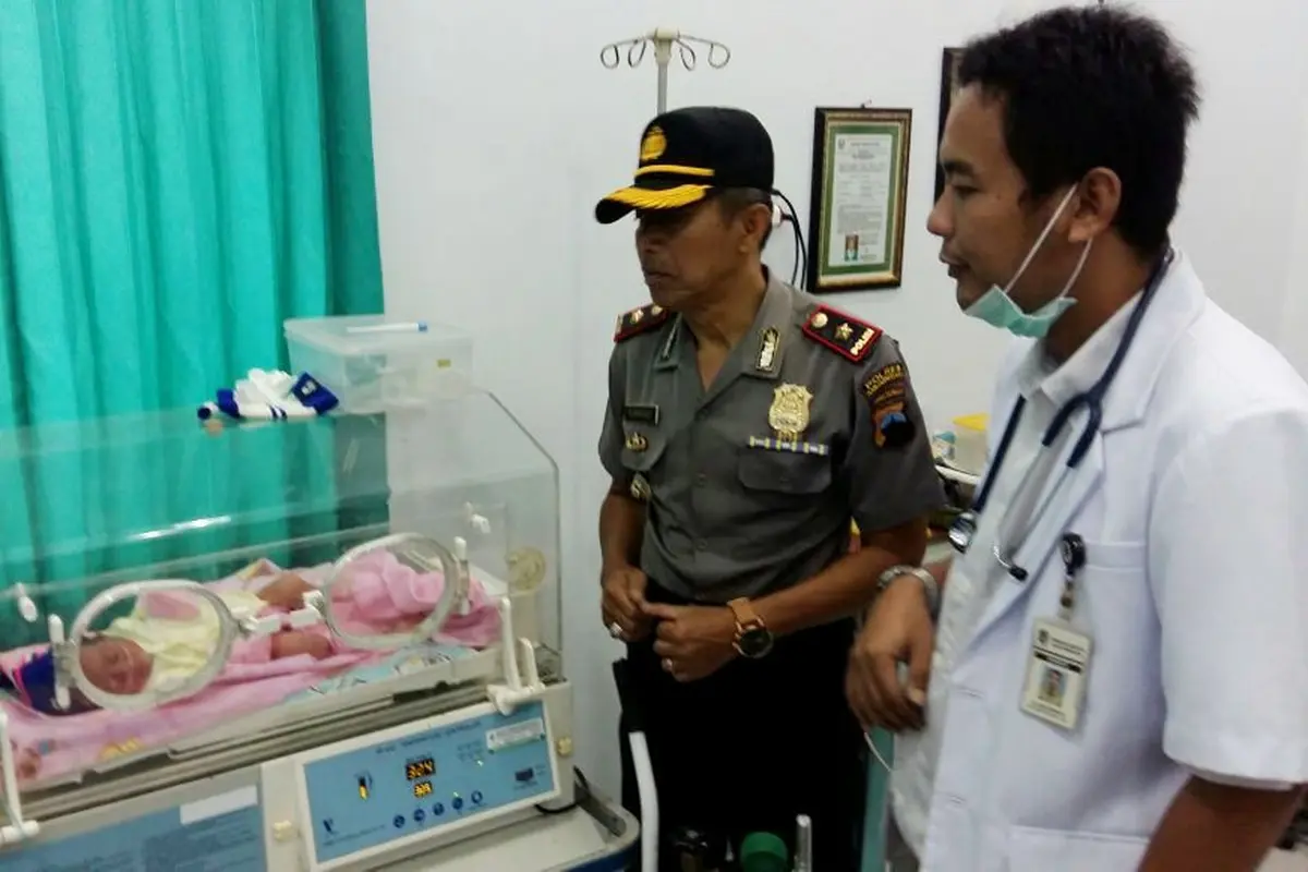 Bayi Lelaki Lengkap dengan Ari-Ari Dibuang ke Semak-Semak