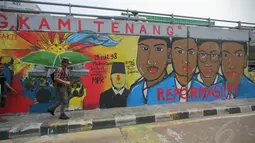 Dalam mural “Prasasti Tragedi Trisakti dan Mei 1998” terdapat lukisan wajah empat orang mahasiwa yang menjadi korban pada tragedi tersebut, Selasa (14/5/14). (Liputan6.com/Faizal Fanani)